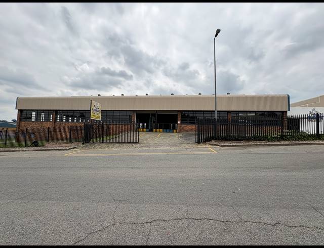 2,100M² WAREHOUSE FOR SALE IN STRIJDOMPARK